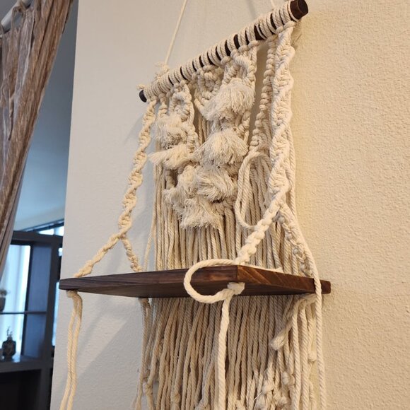 UO Single Tier Macrame Boho Wall Hanging Shelf - Picture 4 of 5
